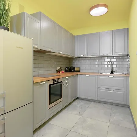 公寓 Cozy With Place For Remote Work Close To The Center By Renters