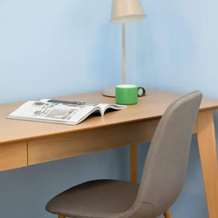 Cozy With Place For Remote Work Close To The Center By Renters
